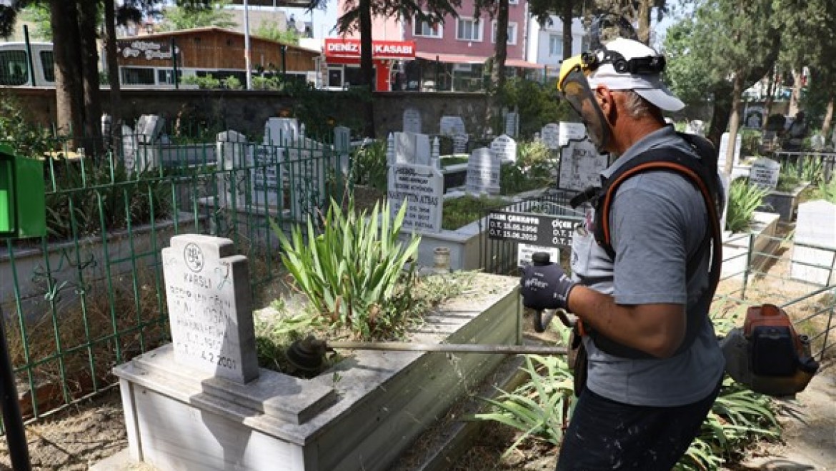 Bursa Büyükşehir Belediyesi, 17 ilçedeki mezarlıkları temizledi