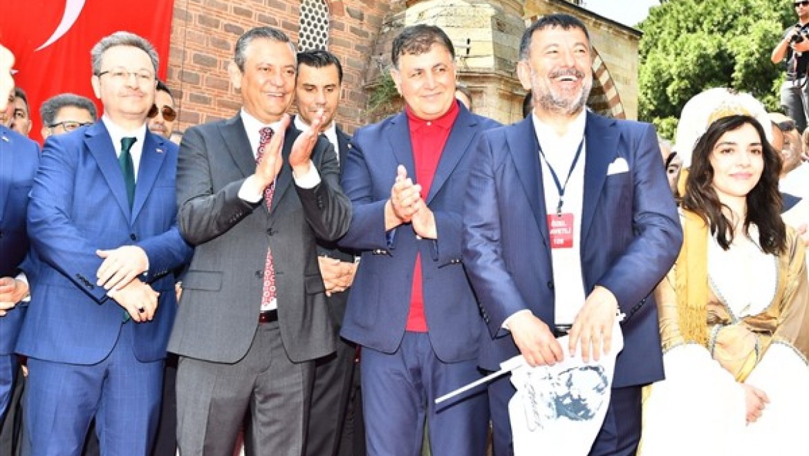 Başkan Tugay, Uluslararası Manisa Mesir Macunu Festivali'ne katıldı