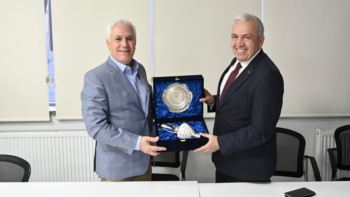 Bursa Büyükşehir Belediyesi ile Nilüfer Belediyesi'nin yöneticileri bir araya geldi