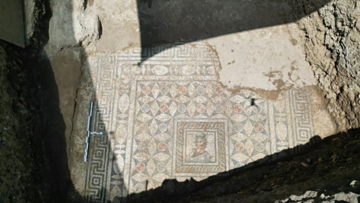 Side Antik Kenti'nde tarihi mozaik zemin keşfedildi