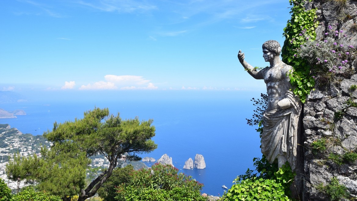 Capri adası turist yasağını kaldırdı