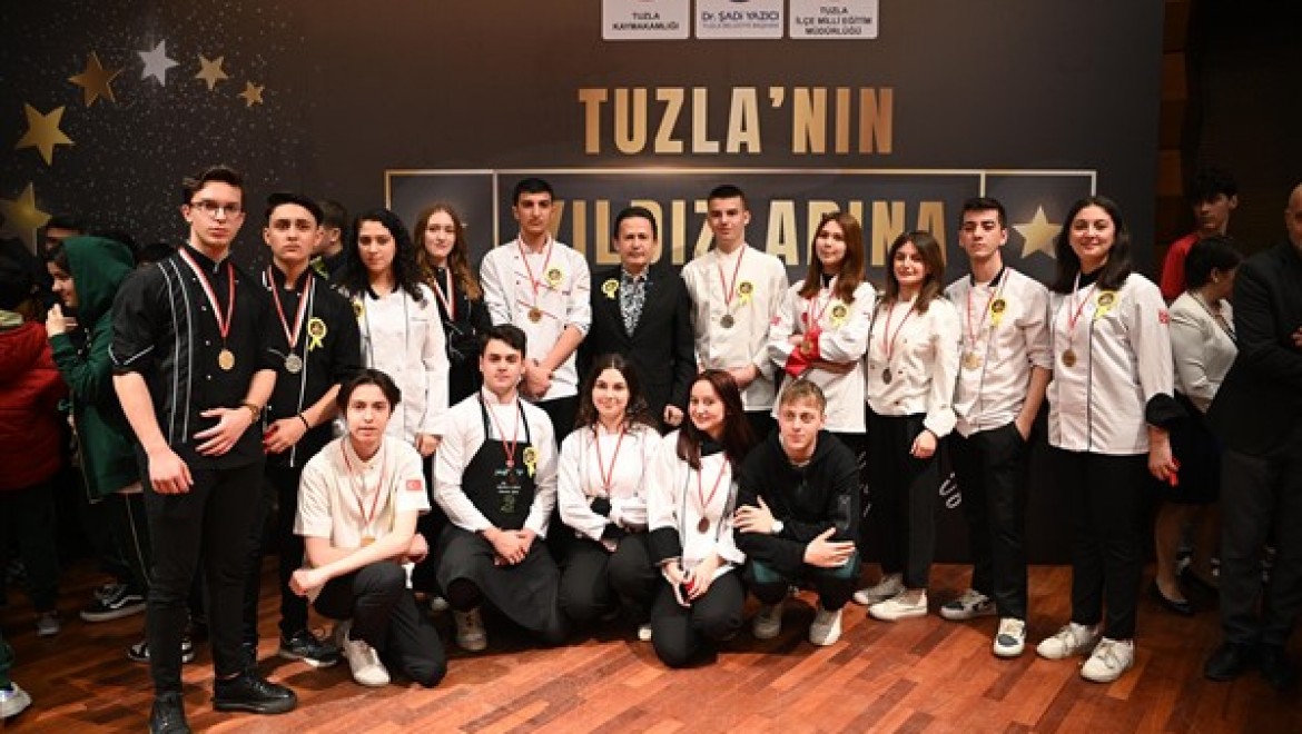 9. Tuzla'nın Yıldızlarına Ödül Yağmuru'nda 104 öğrenci ödüllendirildi