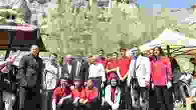 Vali Çiçek ve Başkan Büyükkılıç, Turizm Haftası'nı Erdemli Vadisi'nde gençlerle kutladı