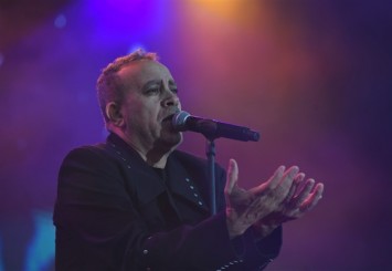 Haluk Levent, İzmir'de konser verdi