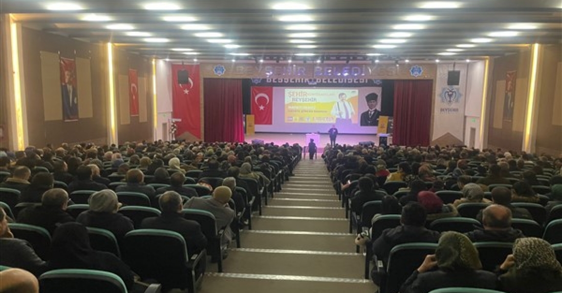 Konya Büyükşehir Belediyesi'nin Şehir Konferansları seyircisiyle buluştu