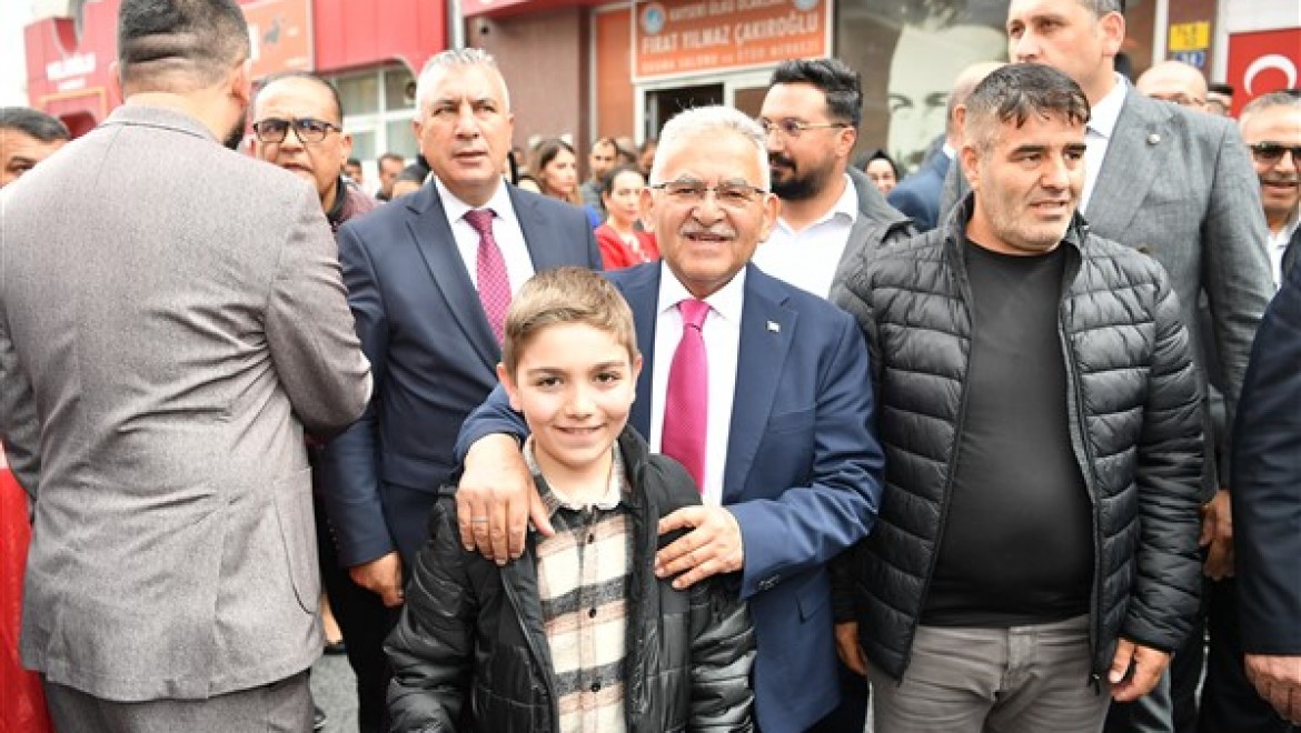 Büyükkılıç, MHP Kayseri il eşkilatı üyeleri ile bayramlaştı