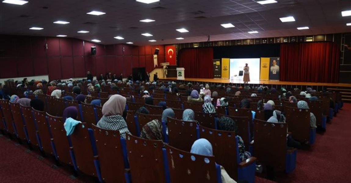 Konya Büyükşehir Belediyesi'nin Şehir Konferansları devam ediyor