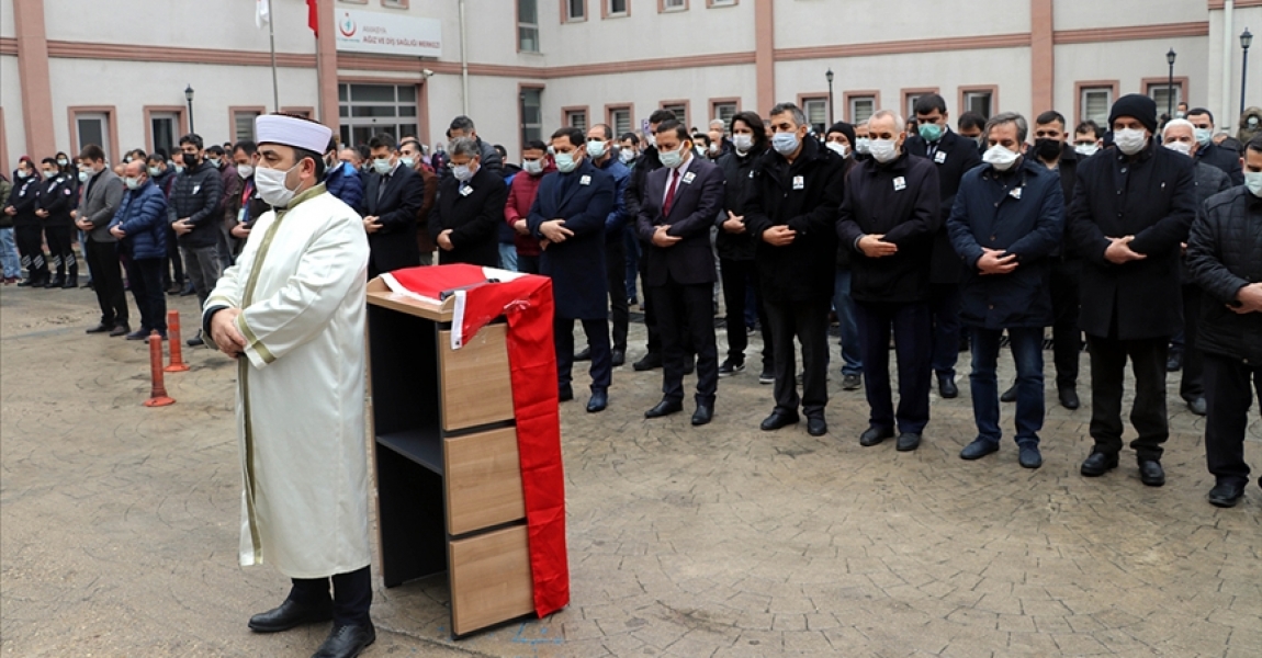 Amasya'da Kovid-19 nedeniyle yaşamını yitiren sağlık çalışanı son yolculuğuna uğurlandı