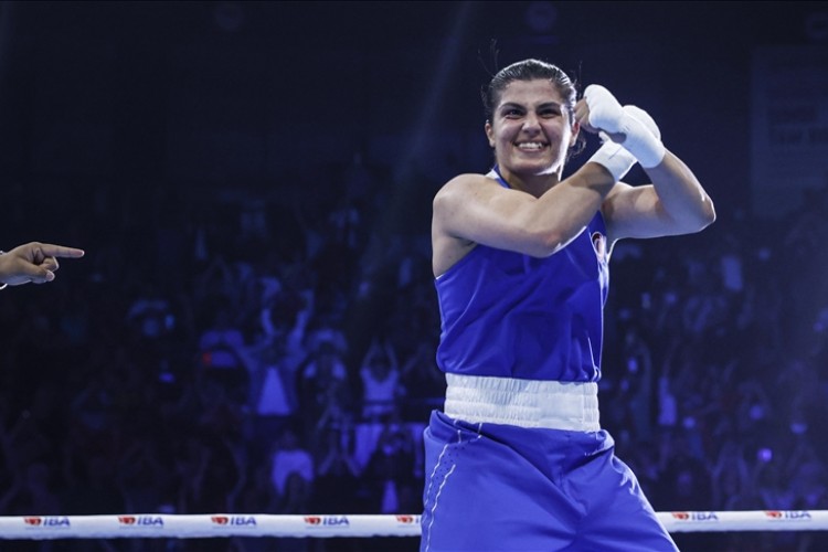 19. Akdeniz Oyunları'nda milli boksör Busenaz Sürmeneli altın madalya kazandı