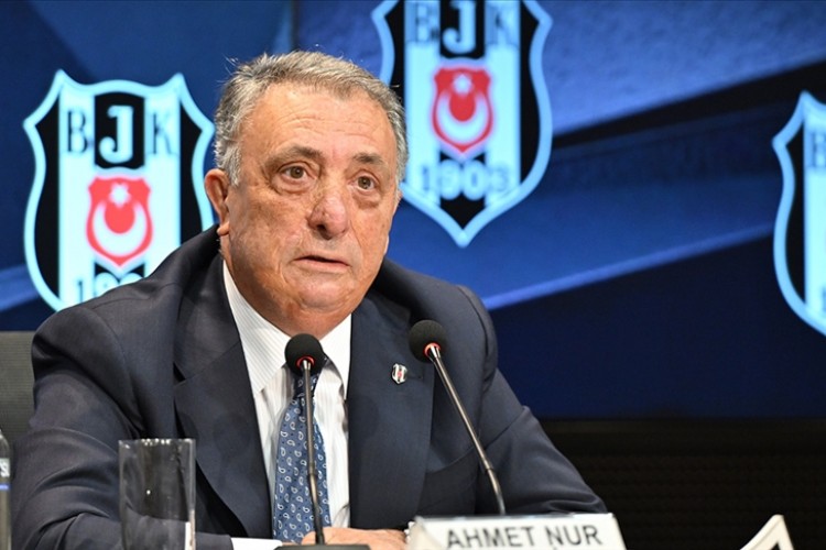 Beşiktaş Kulübü Başkanı Ahmet Nur Çebi, futbol takımıyla vedalaştı