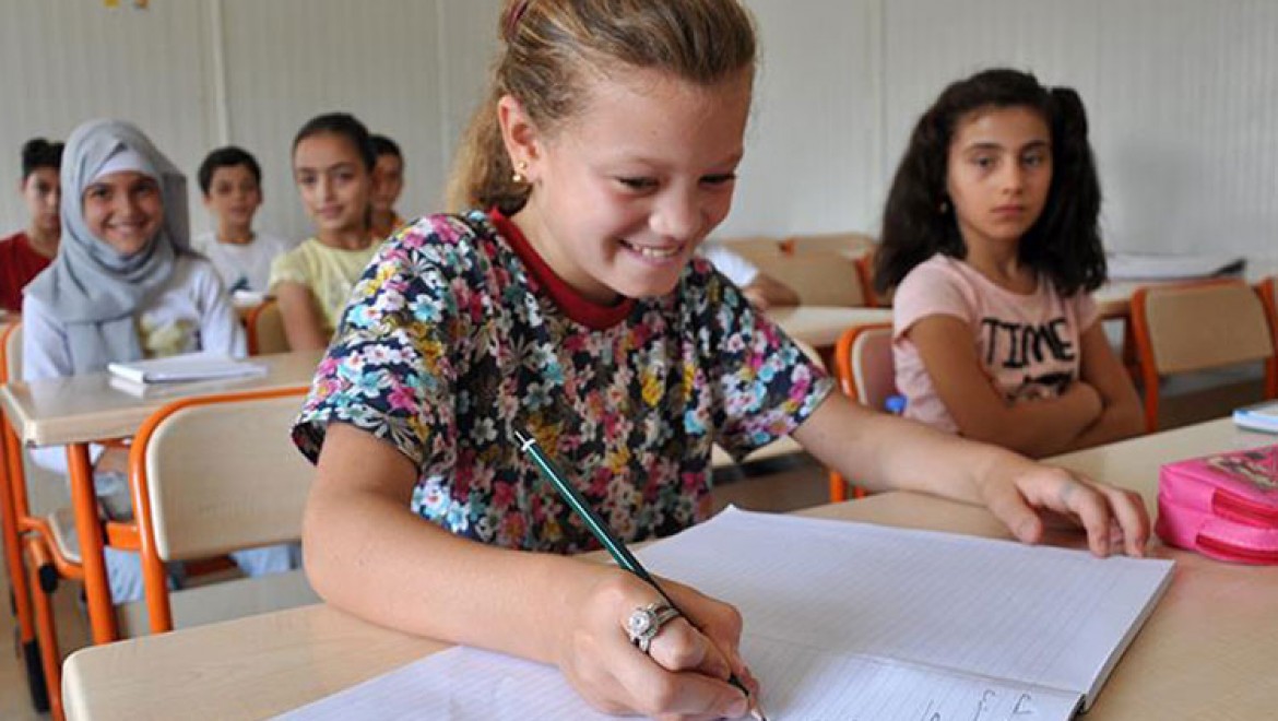 Suriyeli 83 bin çocuk eğitime kazandırıldı