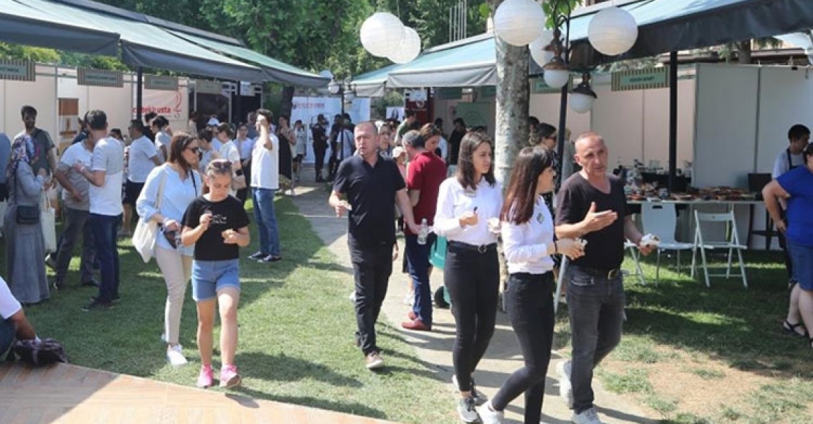 Bursa'nın ilk gastronomi festivalinde yöresel lezzetler ikram edildi