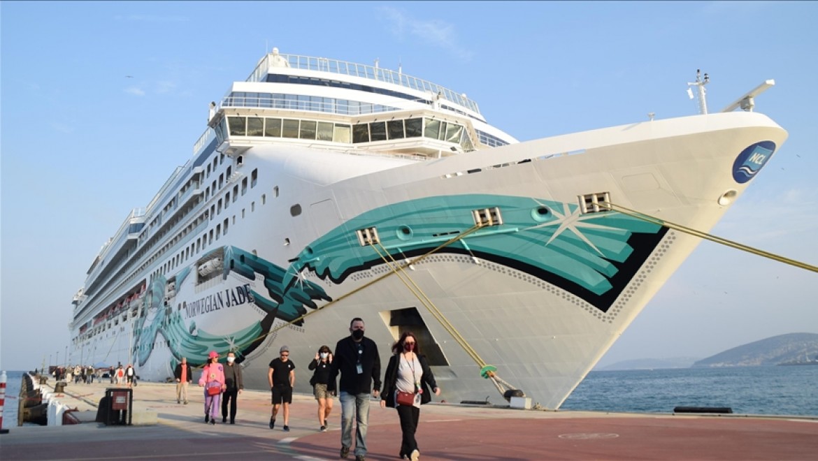 Kuşadası'na 2022 yılında 650 dev gemiyle 750 bin turist gelecek