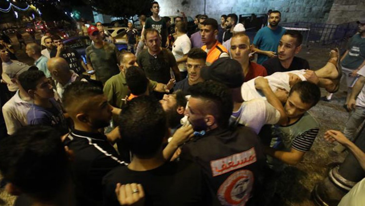 İsrail polisi Mescid-i Aksa hatibi Şeyh Sabri'yi yaraladı