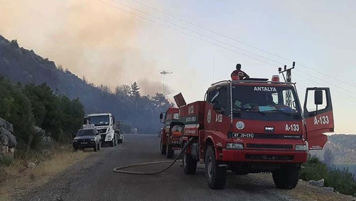 Antalya'da ormanlık alandaki yangın kontrol altına alındı