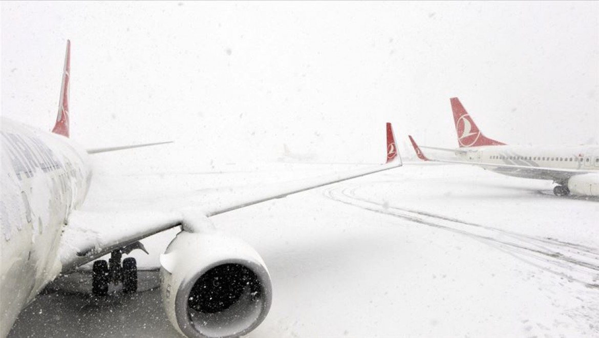 Kar Yağışı Nedeniyle Hakkari'de Uçak Seferleri İptal Edildi