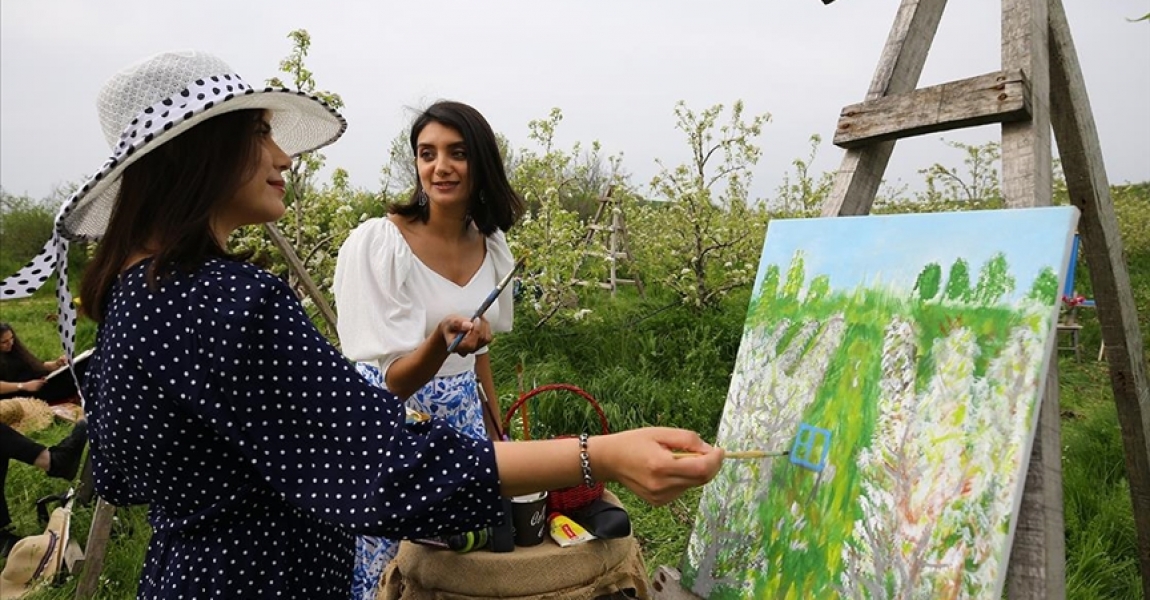 Kırklareli'nde çiçek açan armut bahçeleri ressamlara ilham kaynağı oldu