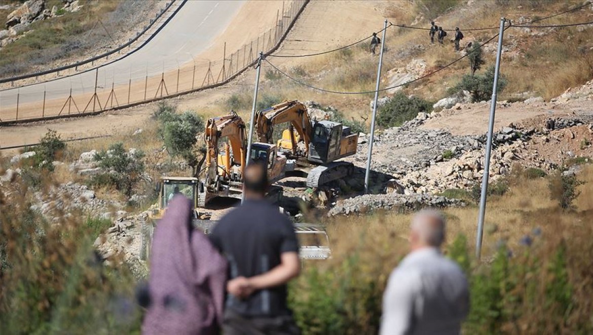 İsrail askerleri Batı Şeria'da Filistinlilere ait yapıları yıktı