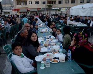 Kilis'te 5 bin 500 Türk ve Suriyeli birlikte iftar açtı