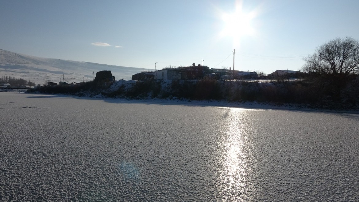 Aktaş Gölü dondu