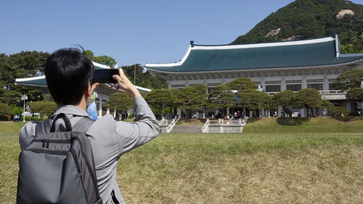 Güney Kore'de 74 yıl sonra halka açılan Mavi Saray'ı binlerce kişi gezdi