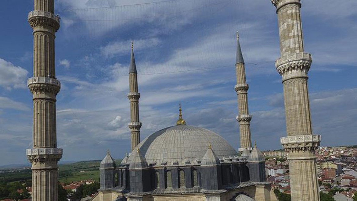 Selimiye'nin minareleri mahyayla süslendi
