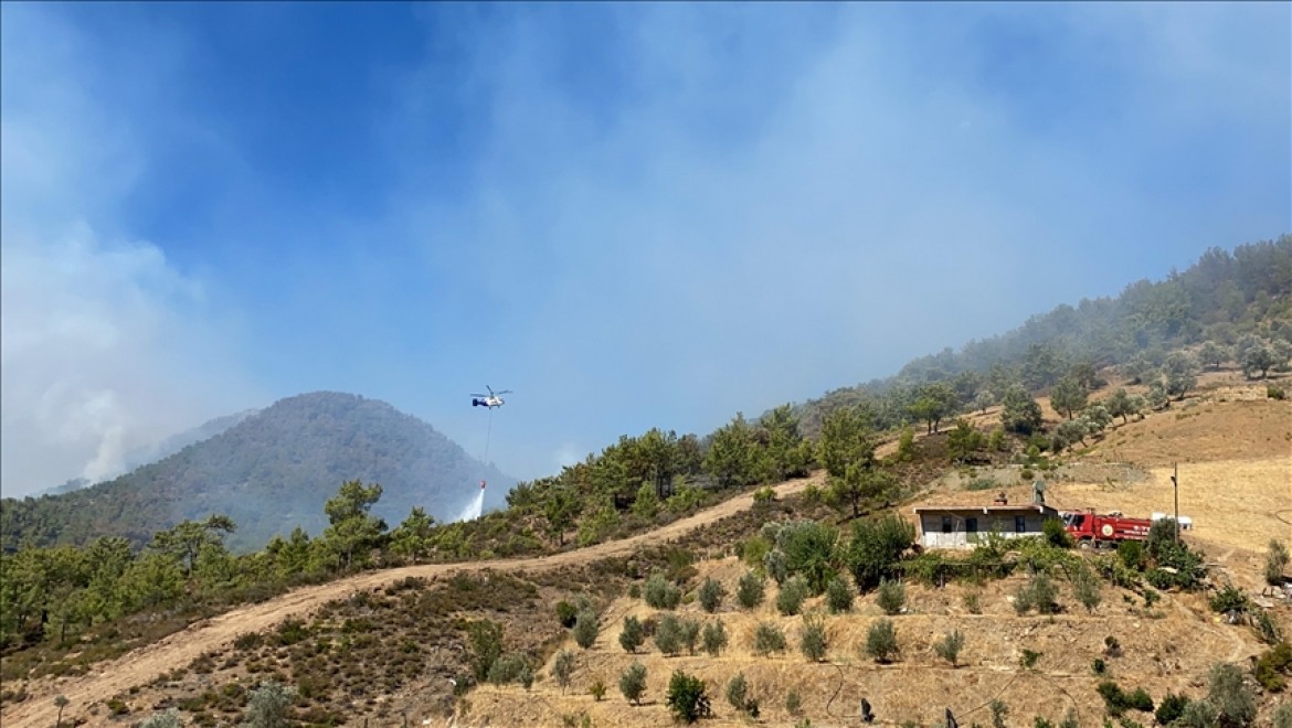 Antalya'nın Gazipaşa ilçesindeki orman yangınına müdahale ediliyor