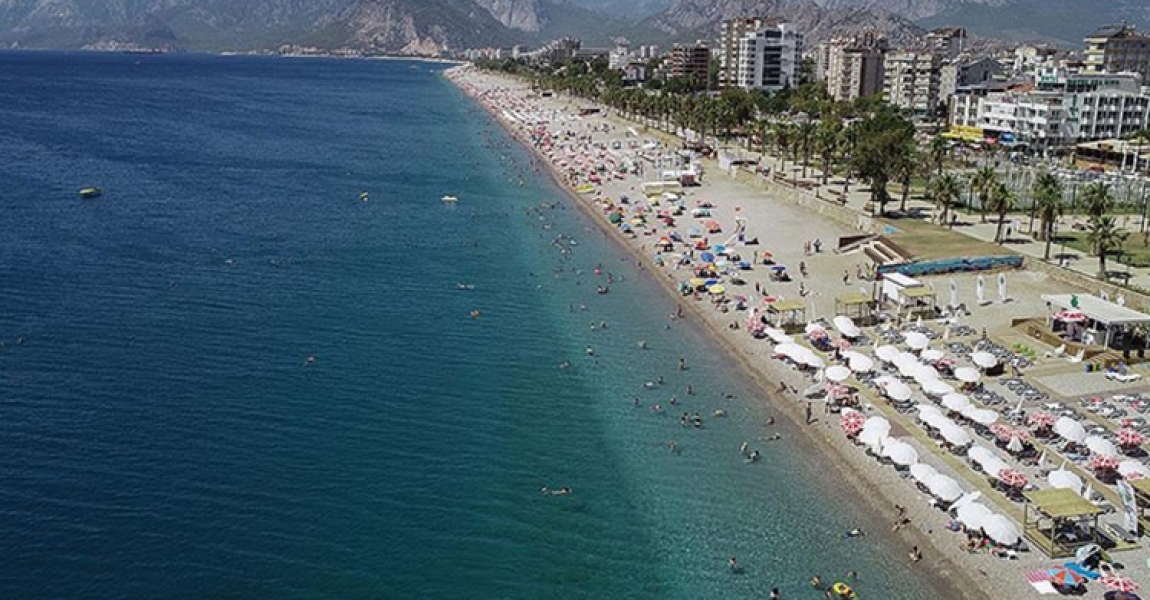Yılı 9 milyondan fazla turistle kapatmaya hazırlanan Antalya, 2022'den daha umutlu