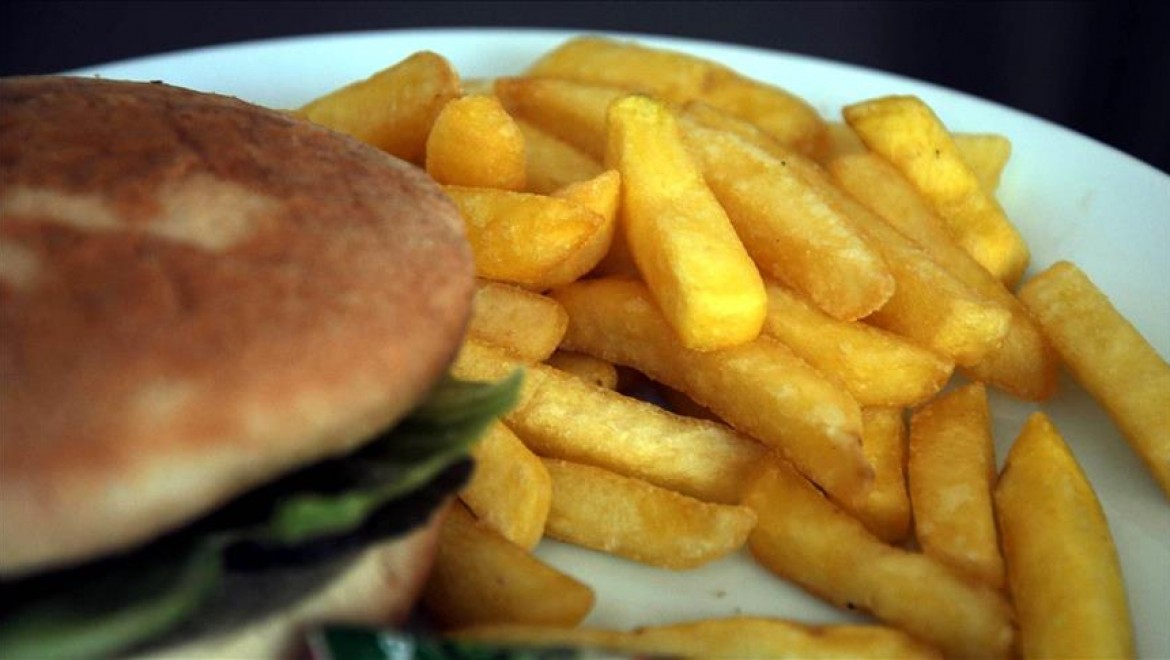'Ayaküstü beslenme çocukları obez yapıyor'