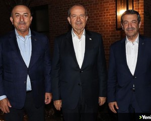Çavuşoğlu, New York'ta KKTC Cumhurbaşkanı ve Dışişleri Bakanı ile bir araya geldi