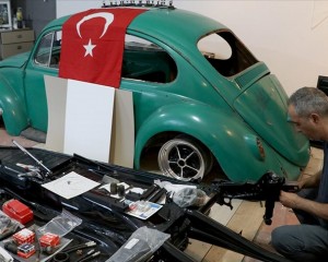 Edirne'de ilaç mümessilinin "klasik otomobil restore hobisi" tutkuya dönüştü
