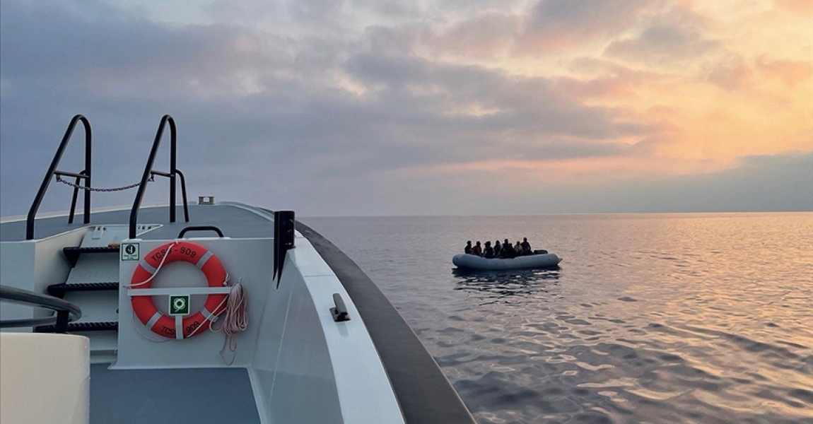 Aydın'da Türk kara sularına geri itilen 40 düzensiz göçmen kurtarıldı