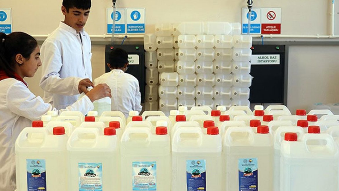 Ağrı'daki okulların temizlik ürünlerini lise öğrencileri üretiyor