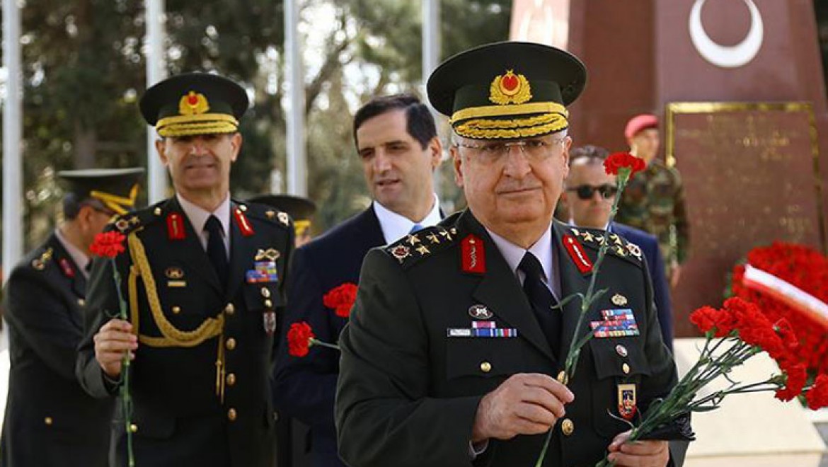 Jandarma Genel Komutanı Azerbaycan'da şehitlikleri ziyaret etti