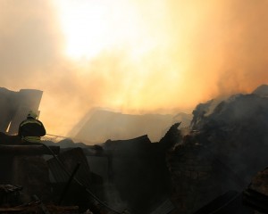 Bayburt'ta yangın: 7 ev, 2 ahır kullanılamaz hale geldi