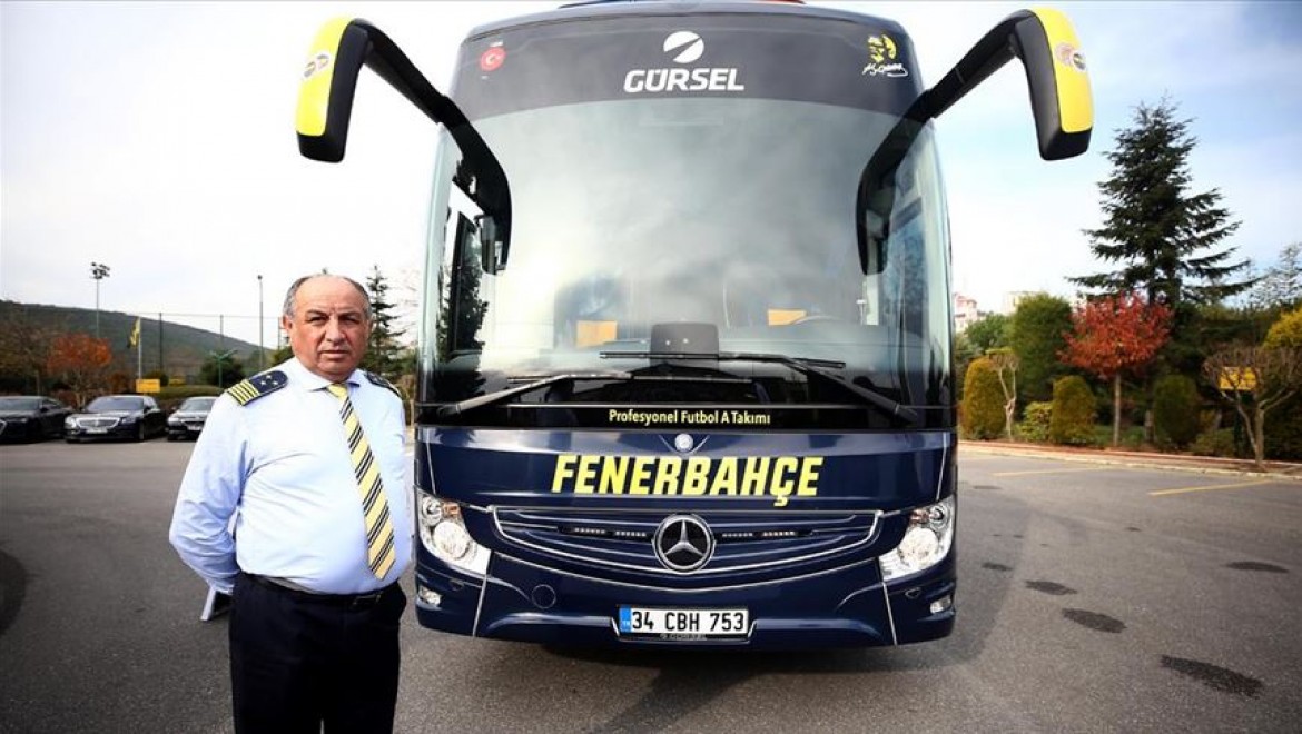 Fenerbahçe Futbol Takımı yeni otobüsünü teslim aldı