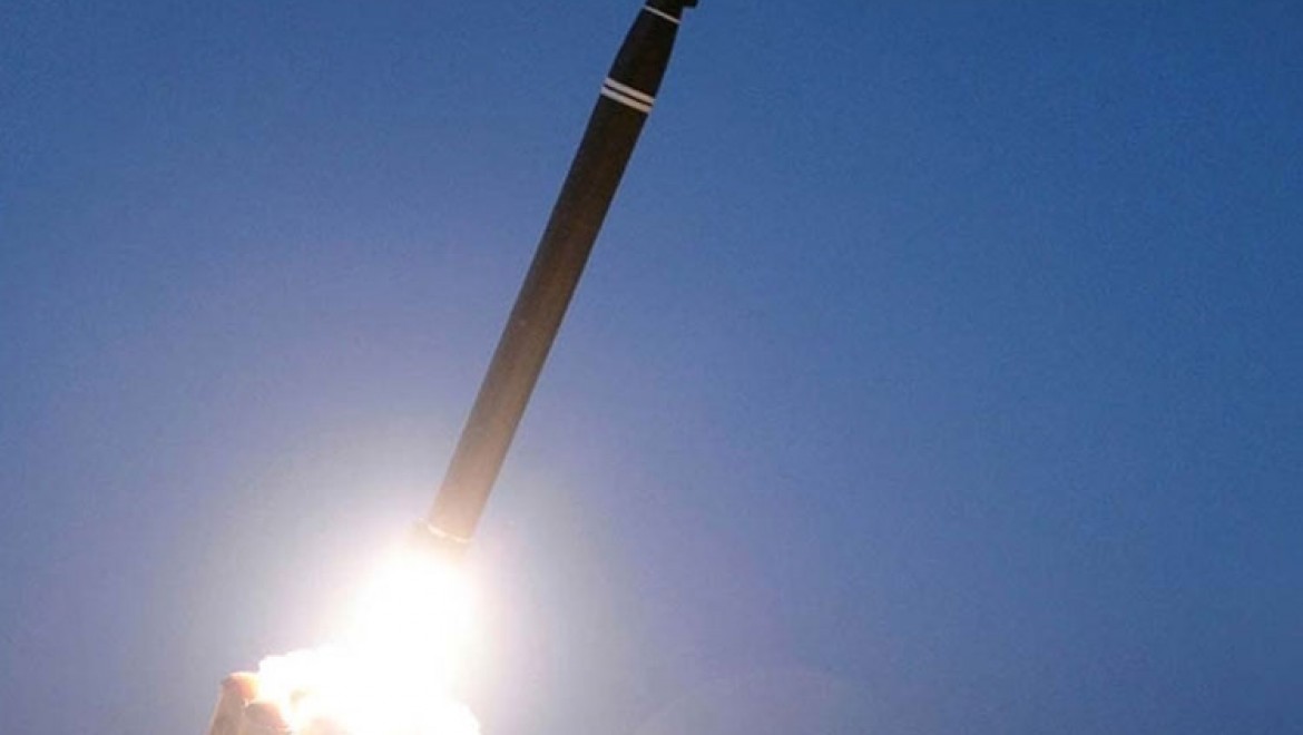 Japonya, Kuzey Kore'nin iki balistik füze denediğini bildirdi