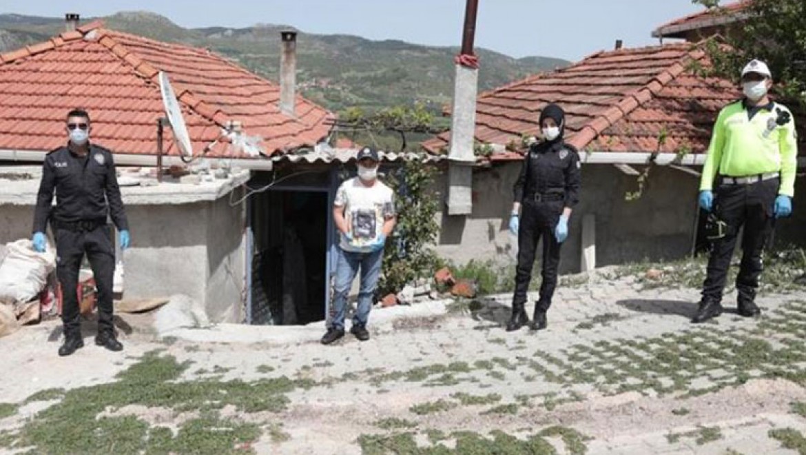Manisa'da polisten down sendromlu İbrahim'e sürpriz ziyaret