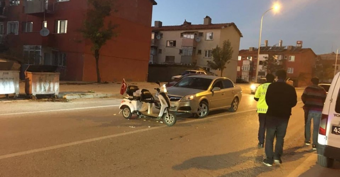 Otomobil ile elektrikli bisiklet çarpıştı: 1 yaralı
