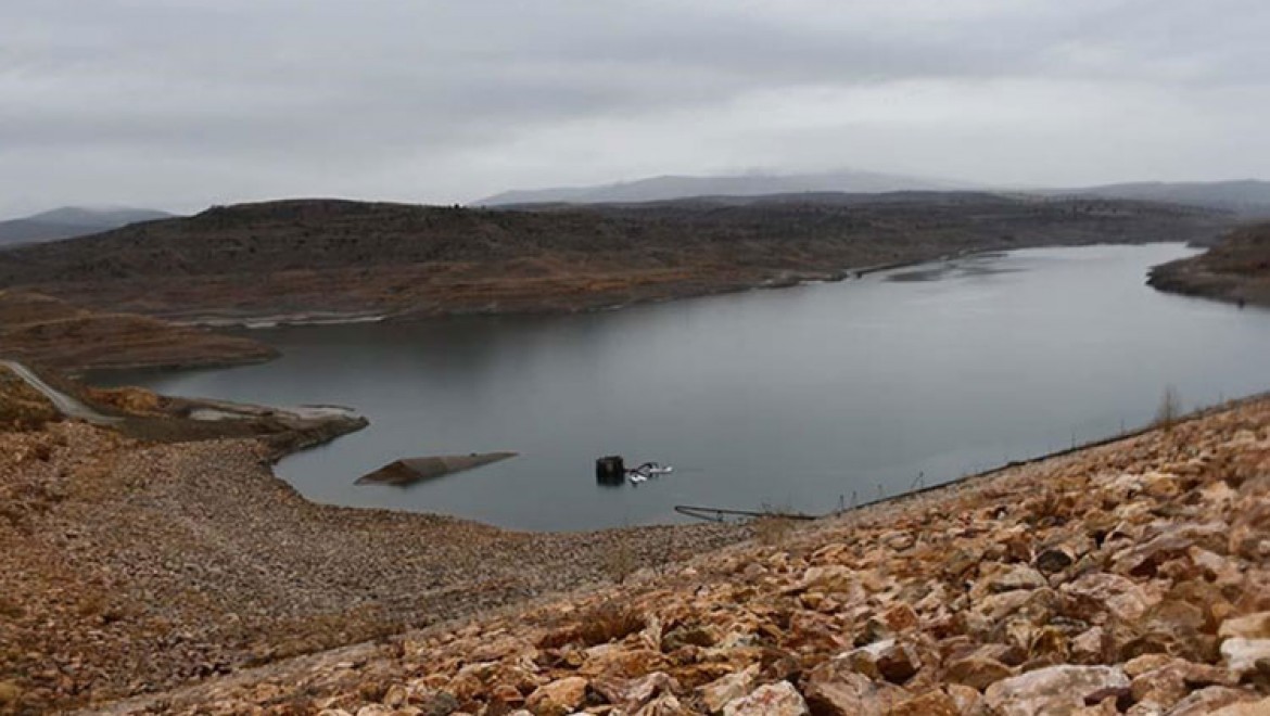Sivas'taki 4 Eylül Barajı'nda su seviyesi kuraklık nedeniyle yüzde 4'e düştü