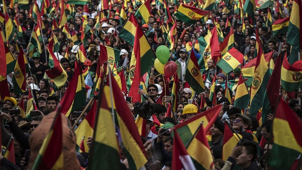 Bolivya'da geçici devlet başkanı belli oldu