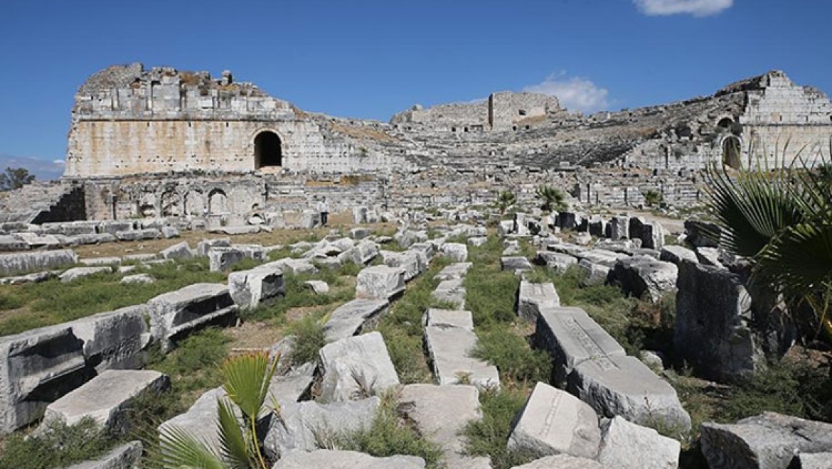 Didim'deki antik kent Miletos'ta 2 bin 400 yıllık iki eve ulaşıldı