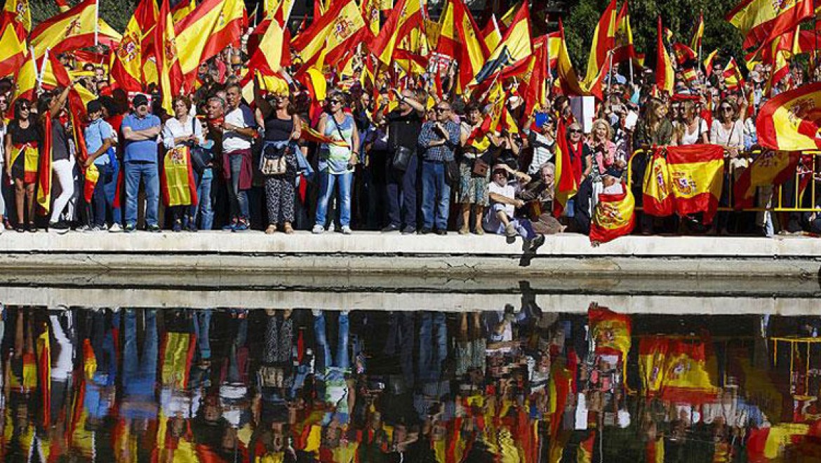 Katalonya İspanya'ya direnmeye devam ediyor