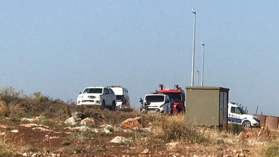 Reyhanlı'da kaçak  göçmenleri taşıyan kamyonet devrildi