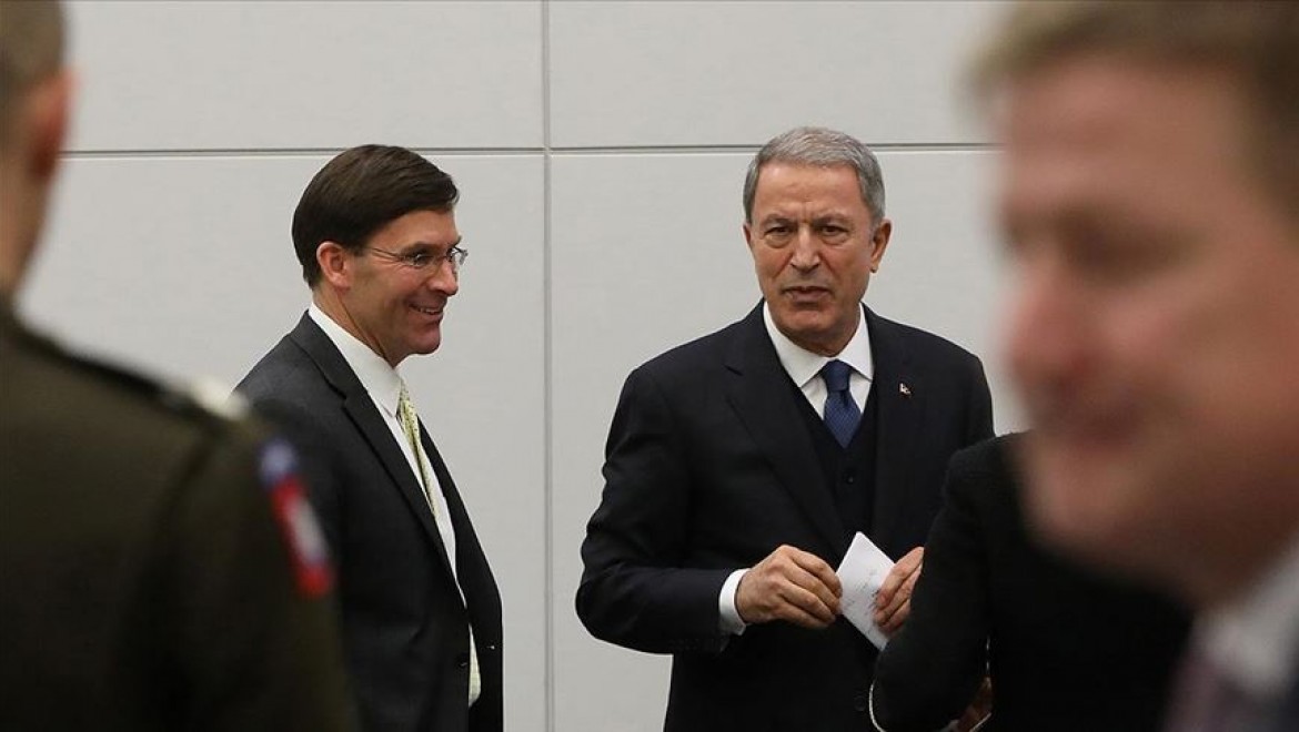 Milli Savunma Bakanı Akar NATO Karargahı'nda ABD'li mevkidaşı Esper ile görüştü