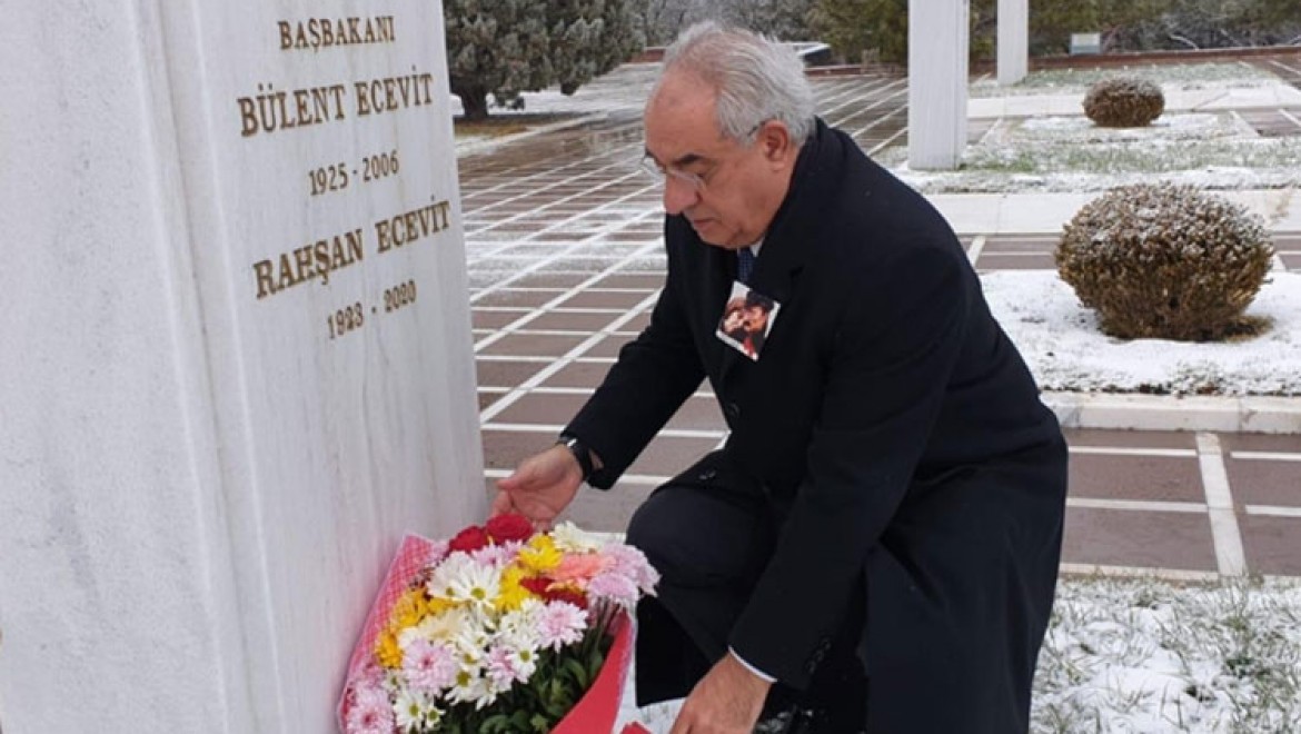 DSP Genel Başkanı Aksakal, merhum Rahşan Ecevit'i mezarı başında andı