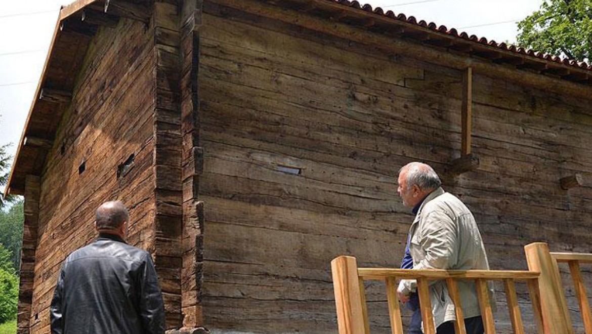 Asırlık 'çivisiz cami' tarihe tanıklık ediyor