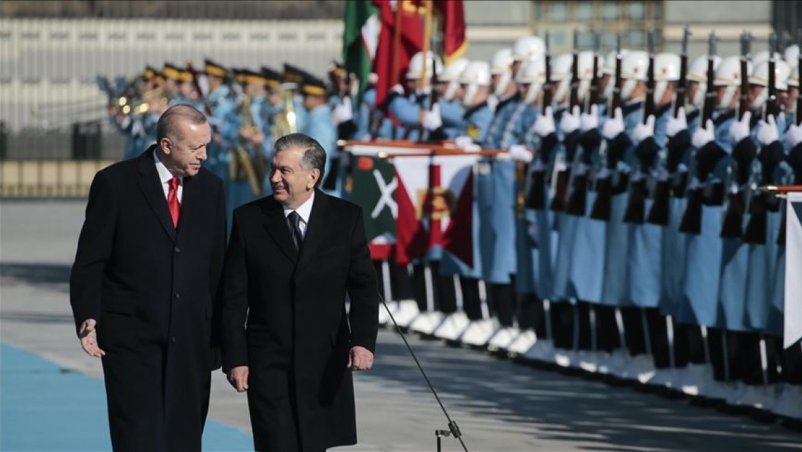 Erdoğan Özbekistan Cumhurbaşkanı Mirziyoyev'i törenle karşıladı