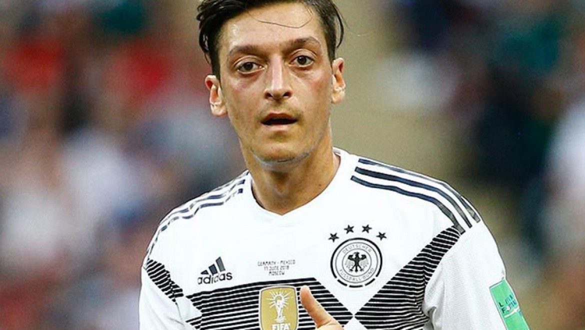 Mesut Özil'in Milli Takımı Bırakması Alman Basınında Manşetlerde