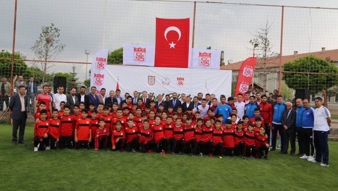 Sivasspor Futbol Okuluna Kavuşuyor